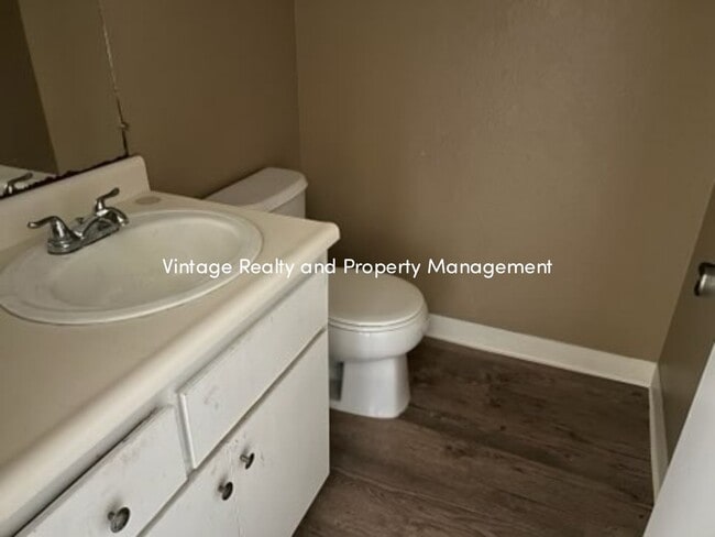 Building Photo - Available Now! Recently Updated 3 Bedroom ...