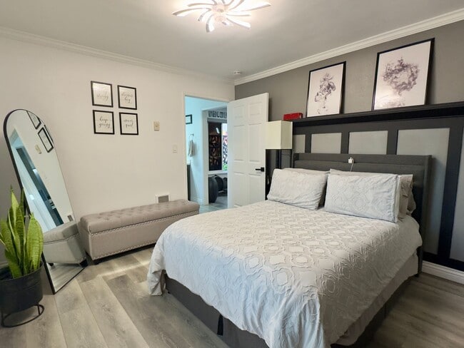Building Photo - Upgraded One-Bedroom in Kensington