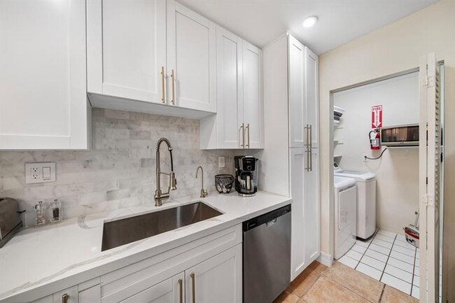 Building Photo - 4804-4806-4806 NE 21st Ave