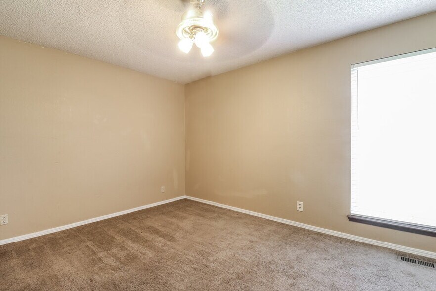 Building Photo - 8117 Turtle Dove Dr