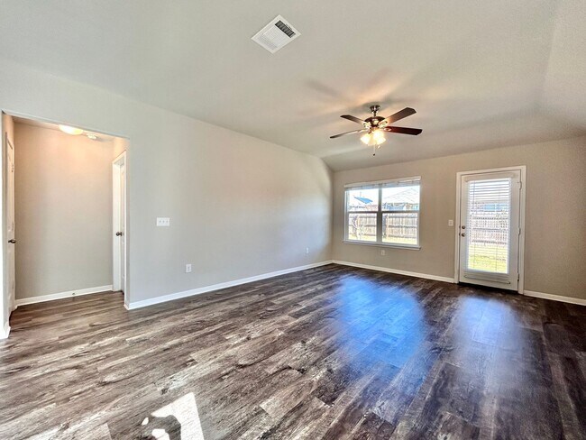 Building Photo - Move-In Ready 4-Bed, 2-Bath Home in Prime Fairhaven Location!