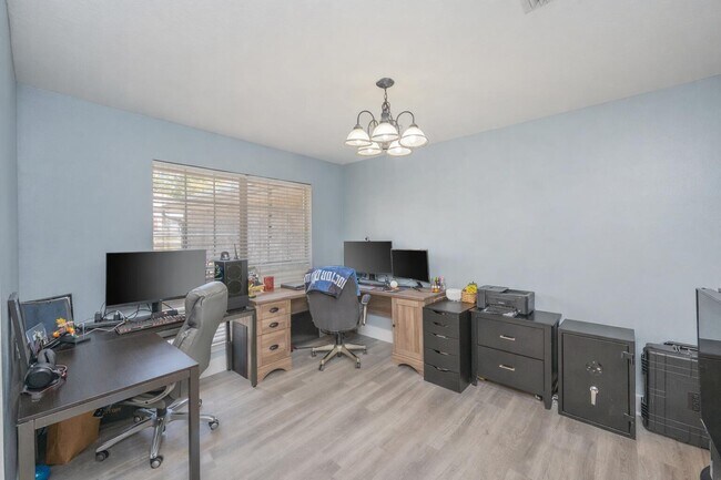 Building Photo - 6100 Saddle Horse Ln