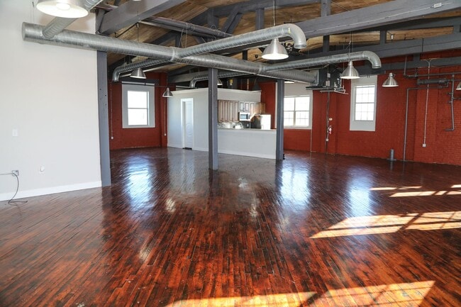 Interior Photo - 1817-21 E Venango St.