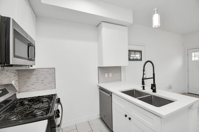 Building Photo - 9003 Prairie View Dr