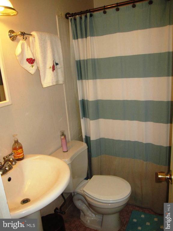 Building Photo - 3913 Moss Dr