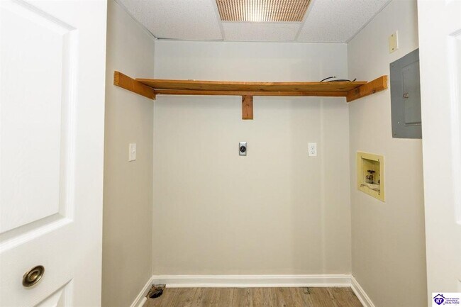 Building Photo - 173 Creekvale Dr
