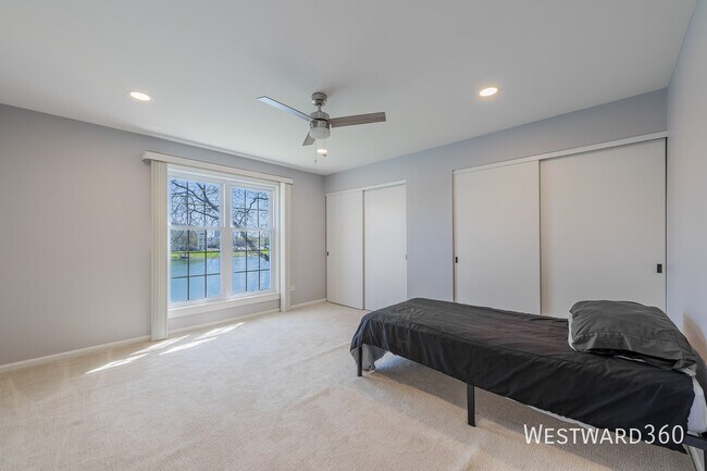 Building Photo - 5601 Carriage Way Dr