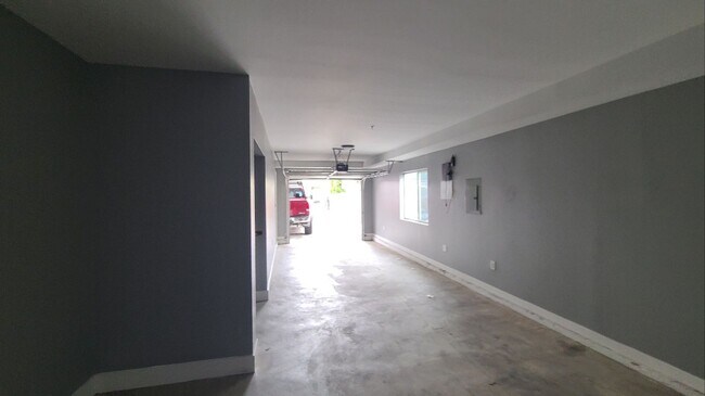 Building Photo - 32(839)