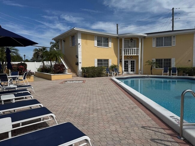 Building Photo - 2230 NE 56th Pl