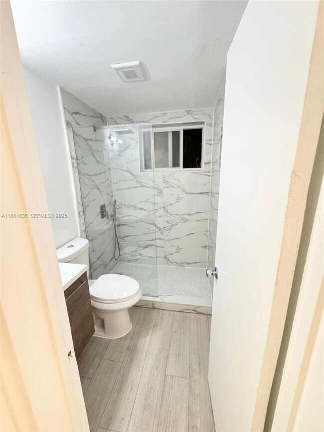 Building Photo - 7435 Byron Ave