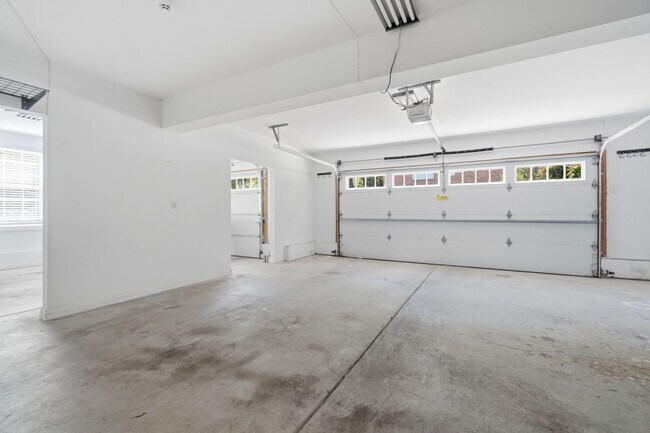 Building Photo - 3308 Kline Dr