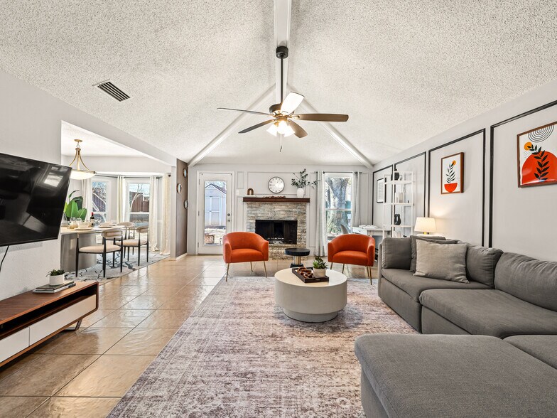 Building Photo - 1113 Roaring Springs Dr