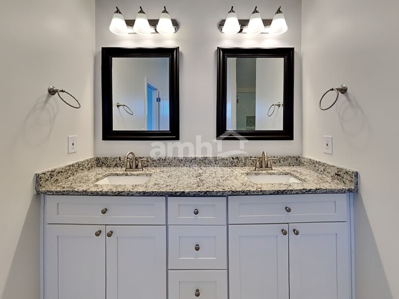 Building Photo - 212 E Quailwood Dr