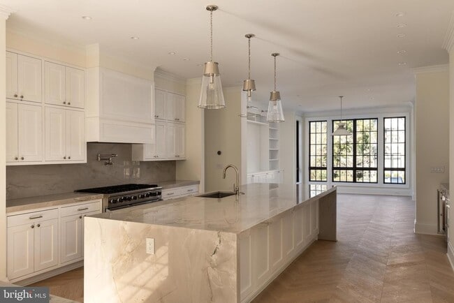 Building Photo - 5042 Overlook Rd NW