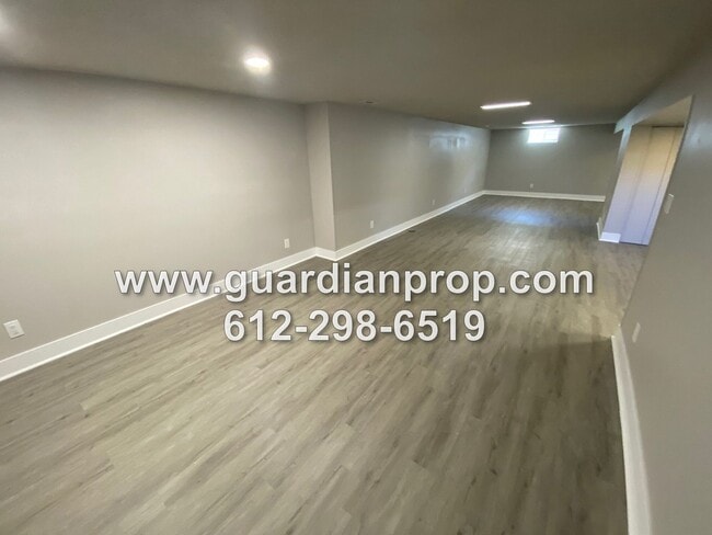 Building Photo - House Available September 1 in Mounds View...