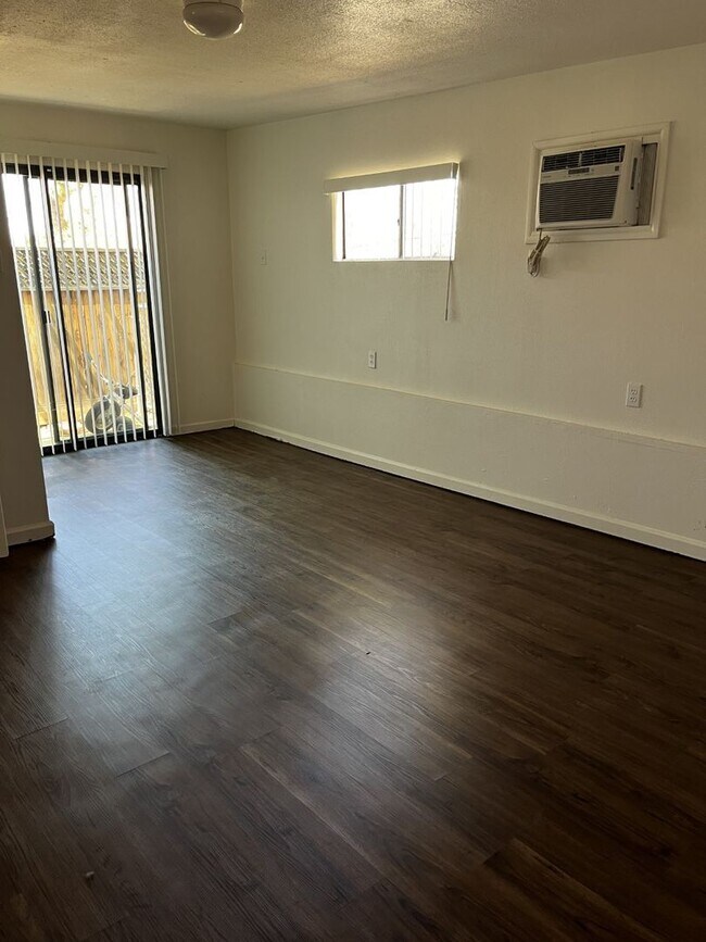 Building Photo - LM -56223 Navajo C