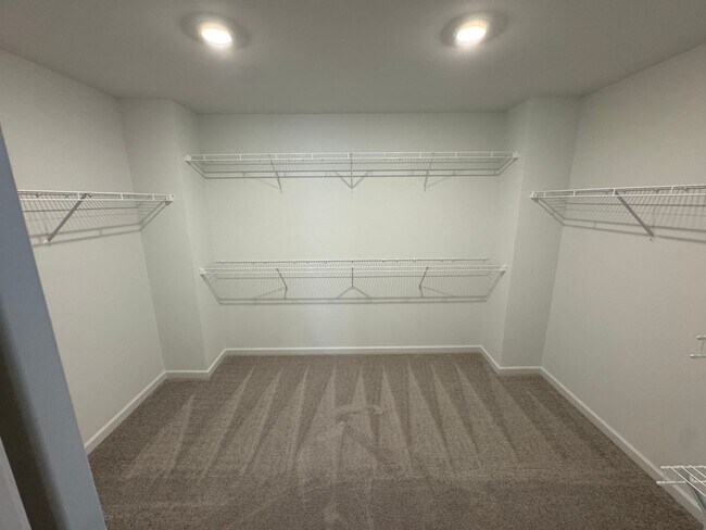 Building Photo - New 5 Bed 3 Bath Home in New Loganville Community!