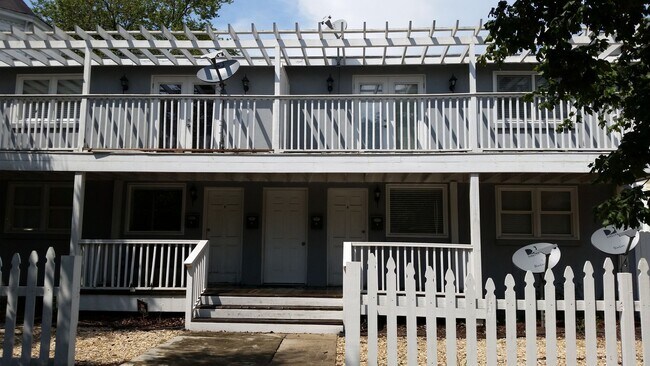 Building Photo - 414 E Park Ave