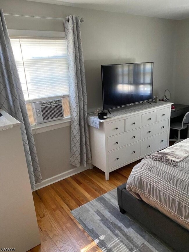 Building Photo - 549 Broughton Ave