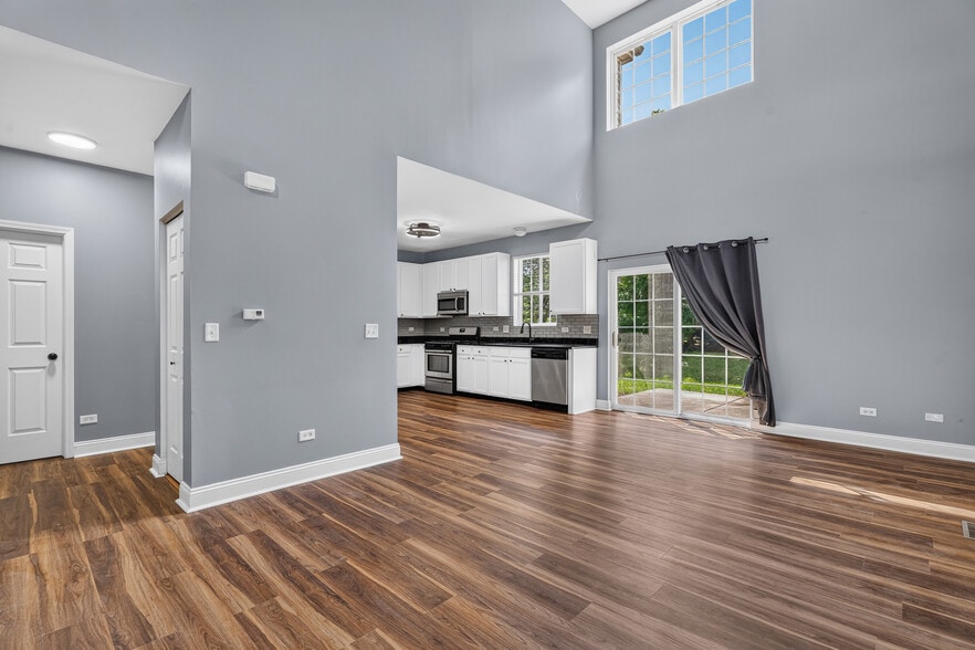 Building Photo - 1109 Clover Dr