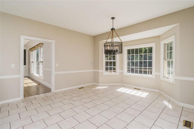 Building Photo - 565 River Chase Point
