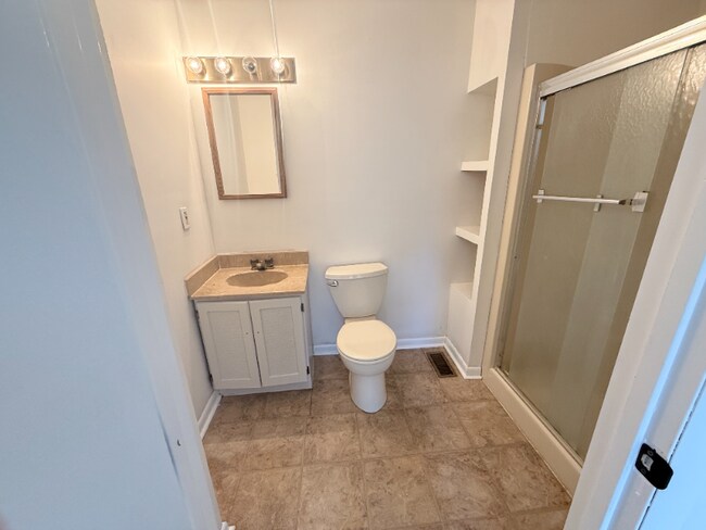Building Photo - 2723 Hillview Dr