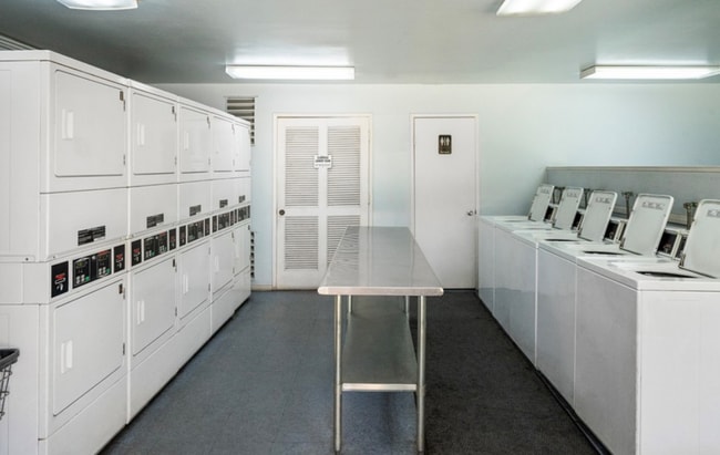 Building Photo - COZY 2BD/2BA CONDO AVAILABLE IN SAN DIEGO