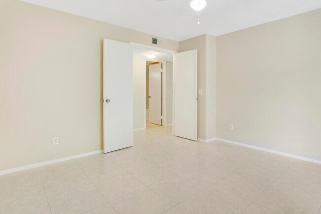 Building Photo - 1780 Palm Cove Blvd