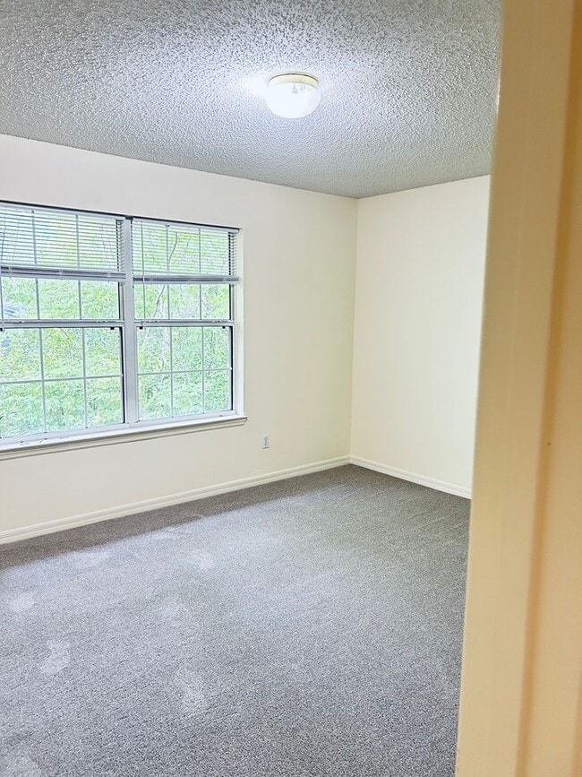 Building Photo - BEAUTIFUL BRICK 4 BEDROOM 2 BATH HOME AVAILABLE NOW CONTACT KAREN GUARDINO, REALTOR 386-747-9295