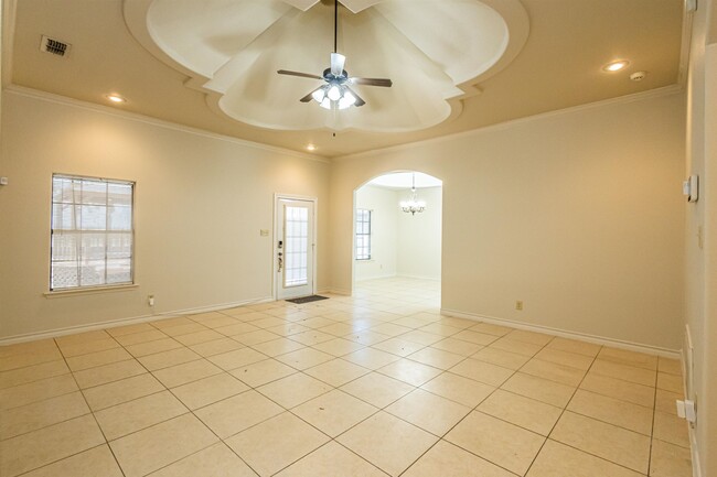 Building Photo - 10702 Patron Loop