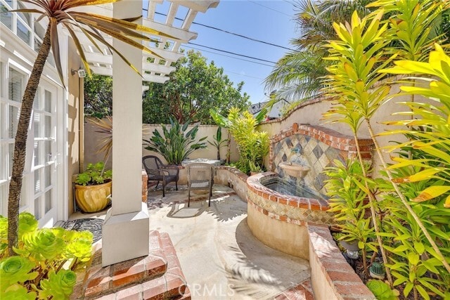 Building Photo - 231 Avenida Princesa