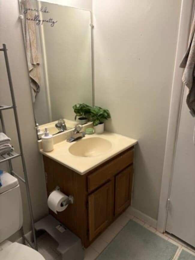 Building Photo - Quiet Study Haven: 1BR + Den just Steps from UNC