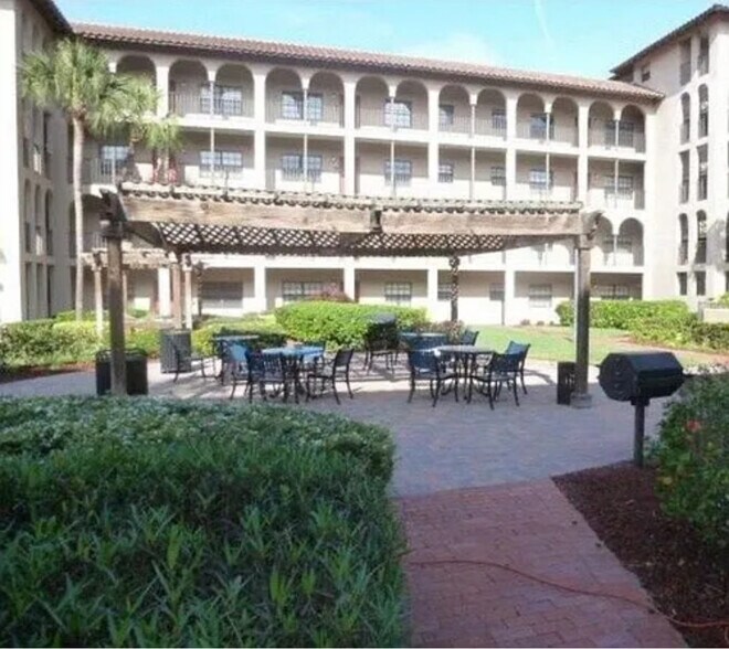 Building Photo - 6100 Gulfport Blvd S