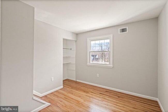 Building Photo - 9356 Birchwood Ct