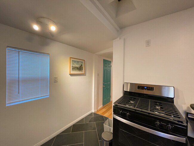 Building Photo - 126 Hackett Pl