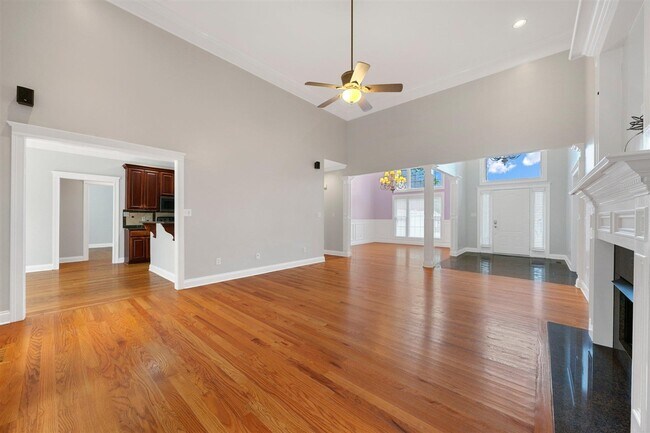 Building Photo - 3630 Amherst Dr