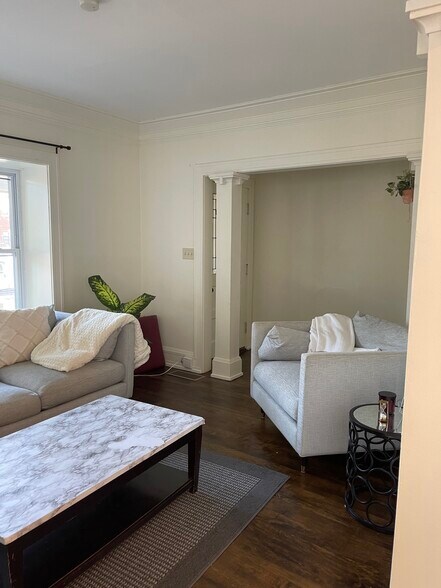 Building Photo - 2830 N Frederick Ave