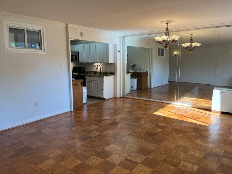 Building Photo - 10201 Grosvenor Pl