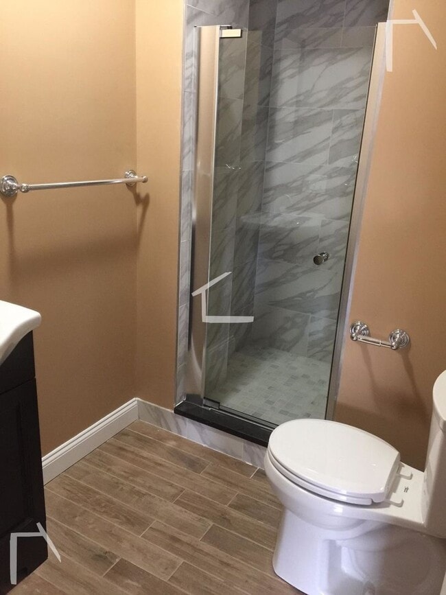 Building Photo - Central Heat/AC, In Unit Washer/Dryer, Close to Longwood, Porch