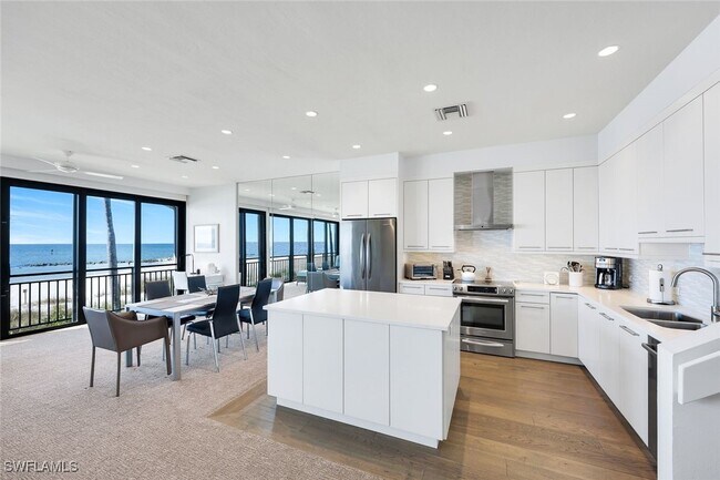 Building Photo - 2211 Gulf Shore Blvd N