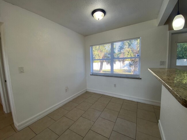 Building Photo - 21995 Catherine Ave