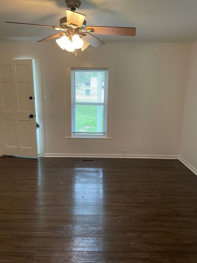 Building Photo - Adorable 1BR Home with Office/Den