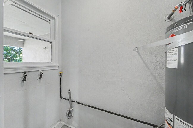 Building Photo - 1024 D St