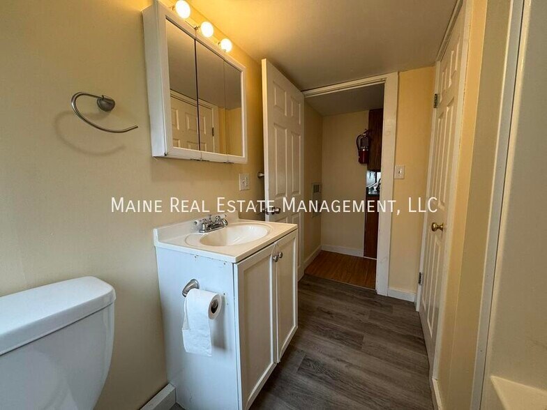 Primary Photo - 206 Maine Ave