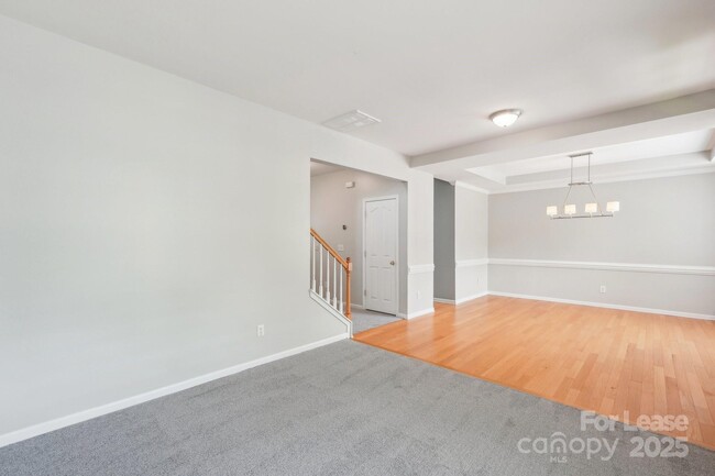 Building Photo - 14417 Laurel Tree Ln