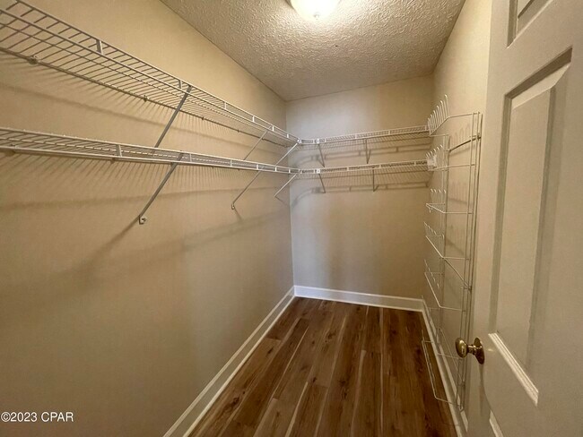 Building Photo - 114 Lakeridge Dr