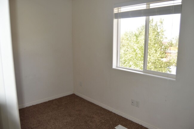 Building Photo - 341 N 500 W