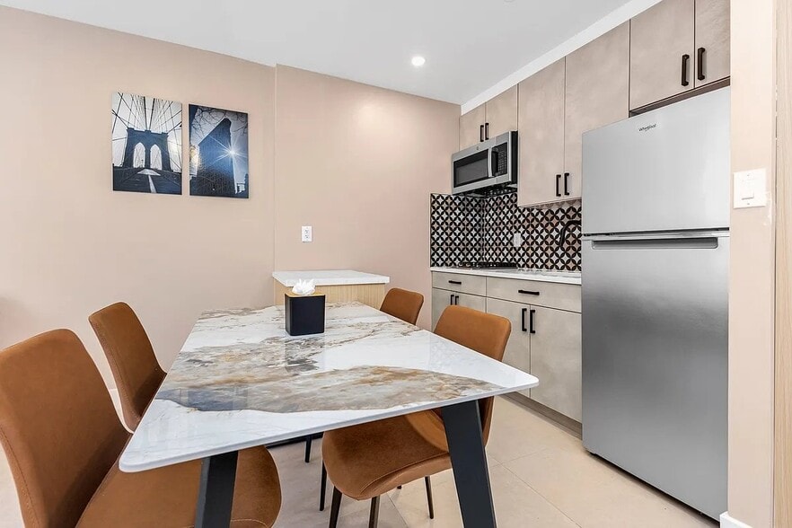 Building Photo - 32 Rutgers St