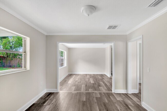 Building Photo - Remodeled Pool Home in the Heart of Brandon, FL