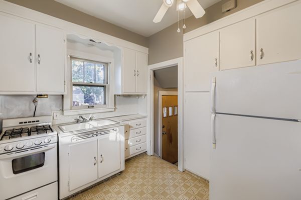 Kitchen - 4244 Longfellow Ave